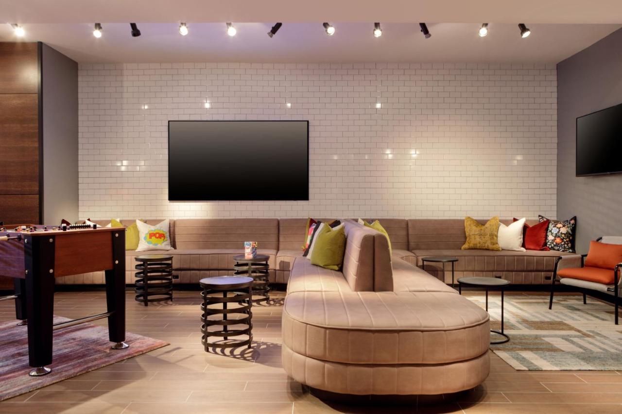 Moxy Richmond Downtown Hotel Eksteriør billede