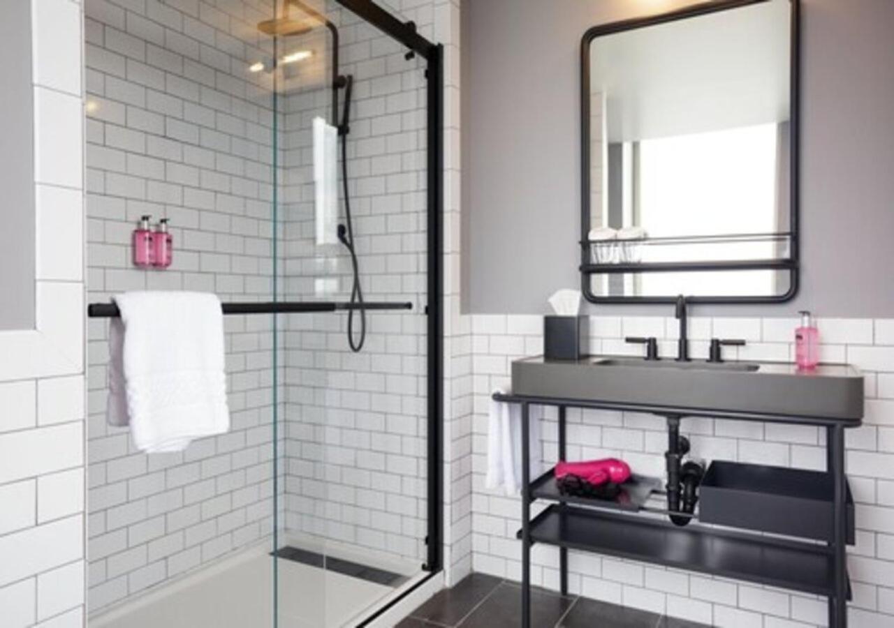 Moxy Richmond Downtown Hotel Eksteriør billede